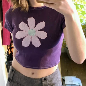 Babytee med blomtryck  - Har sytt denna babytee sjölv! Hmu om du är intresserad, frakt tillkommer ♥️♥️