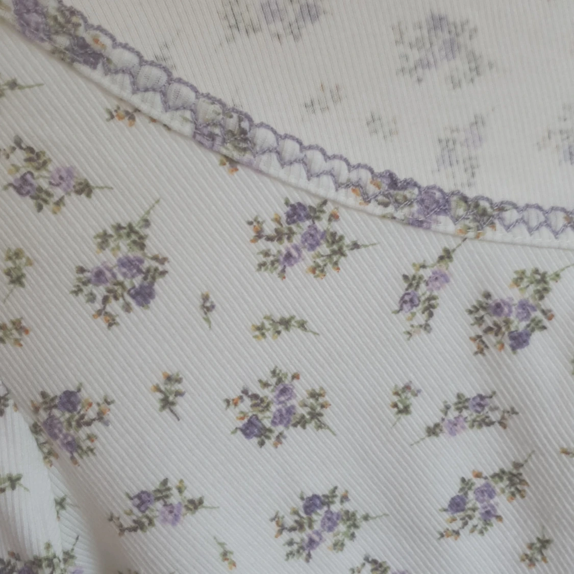 Blommig croppad tröja  - 90