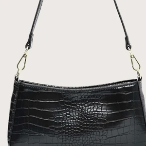 Väska - Svart axelväska☺️