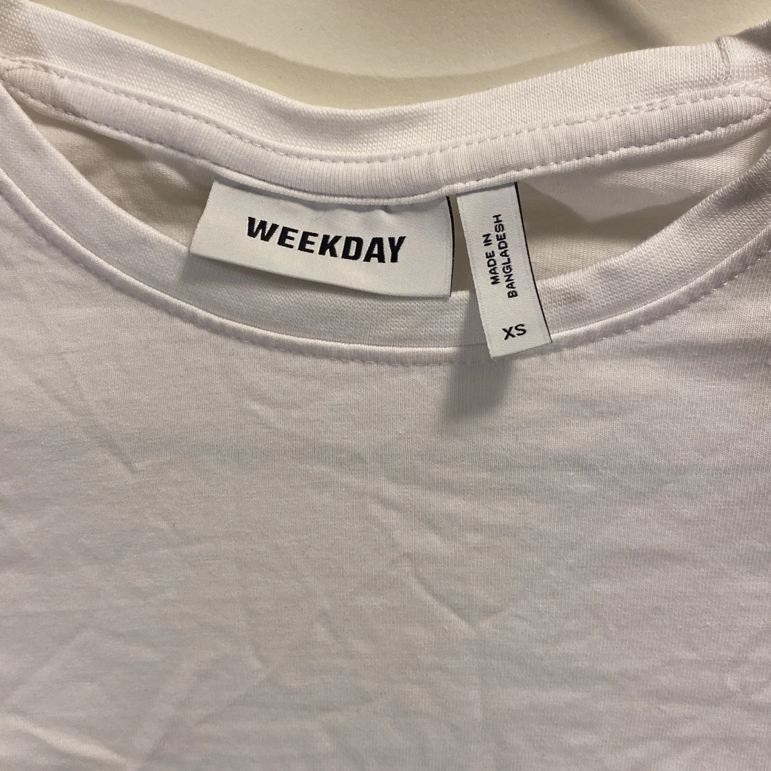 Vit långärmad magtröja från weekday  - 90