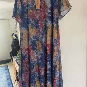 Klänning säljes - Fin klänning i skön sval material söljes