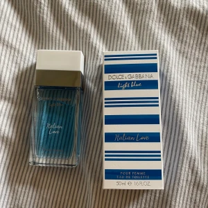 Parfym - Helt ny parfym från dolce gabana, årets limited edition på deras light blue, luktar väldigt fräscht (: nypris ca 900 (50 ml) 