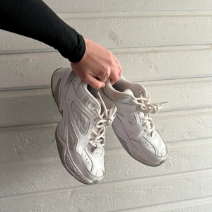 Vita nike - Säljer för 250🫶storlek 40, köpa för ca 1000 