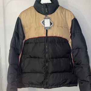 Larose  - Jacka från larose, aldrig använd lappen är kvar, varm å mysig