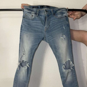 Jeans med hål - Hollister jeans 
