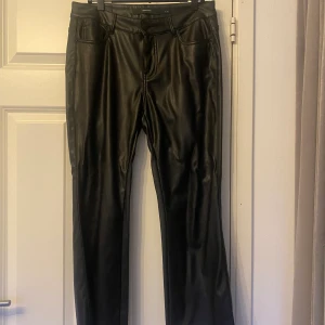 Skinnbyxor  - Ankellånga, fakeskinn