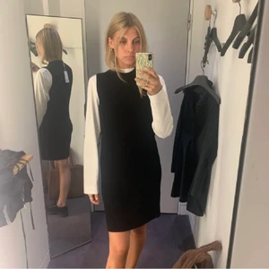 Stickad klänning - En stickad klänning från cos, aldrig använd. Storlek XS