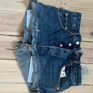 Zara  shorts  - Zara shorts med fickan aldrig använda och lappen kvar ! 