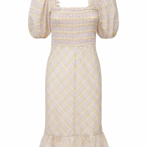 GANNI klänning strl 42 - Nyskick då den är endast prövad. Klänningen passar även en som har storlek 38:a.