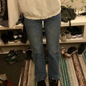 Jeans - Dessa fina jeans är köpta från asos, märket stradivarius. Byxorna är långa i benen ( jag är 177 cm ) ❗️köparen står för frakt❗️