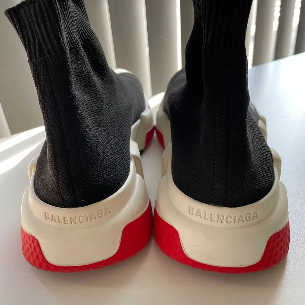 Balenciaga Speed Trainer från 2018. Använda men fortfarande i fint skick. Kommer med original låda och kvitto. Nypris: 5811 SEK. Skor.