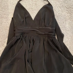 ❗️Svart klänning från NA-KD❗️ - 💕Säljer denna klänningen då jag inte använder den längre. Klänningen är i storlek 36💕