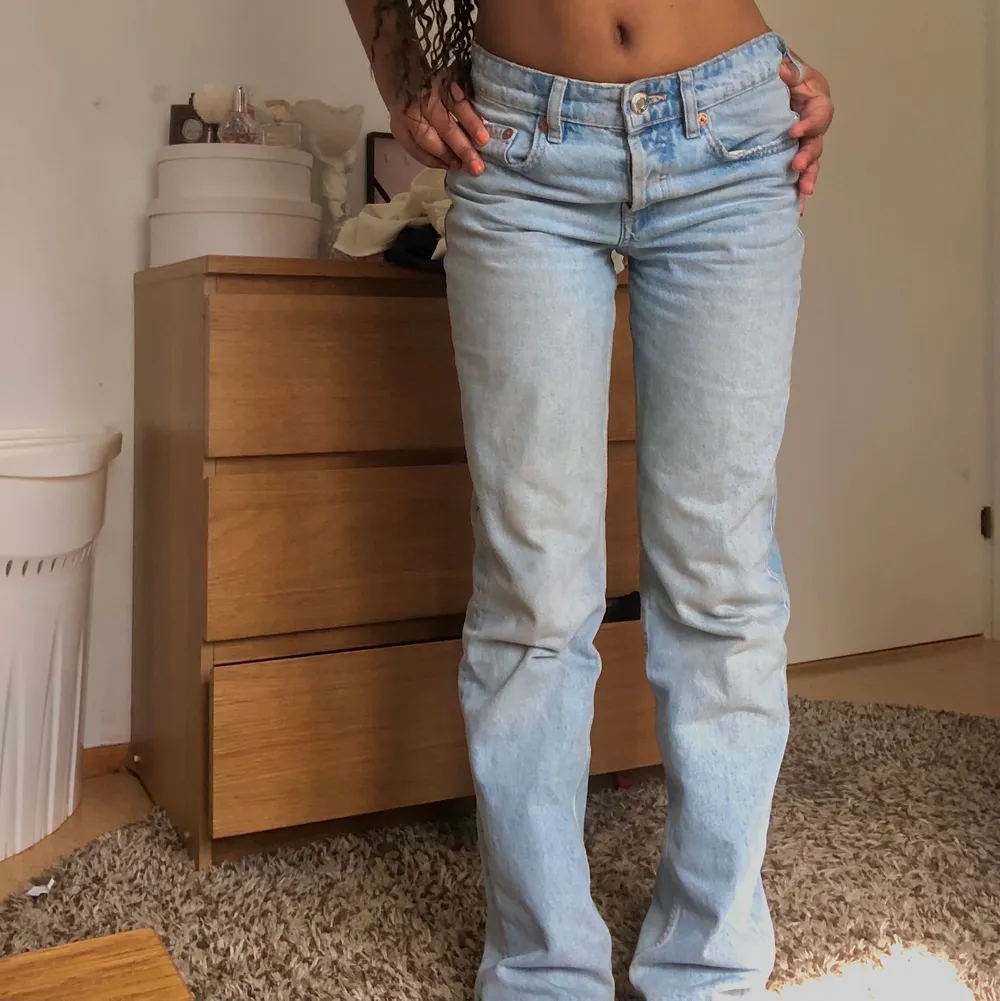 Zara mid Rise jeans i ljusblå. Perfekta sommar jeans💗. Jeans & Byxor.