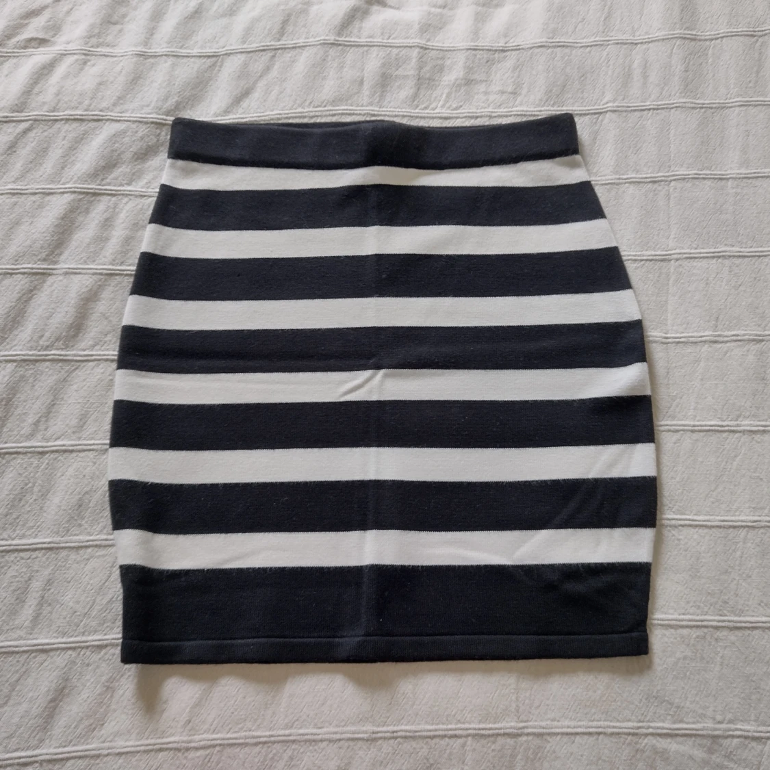 Svart/vit-randig kort kjol - 91