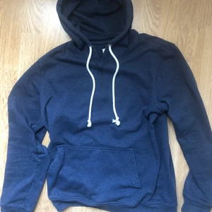 Blå hoodie - Blå hoodie i storlek M