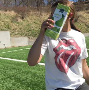 Rolling Stones t-shirt  - INTRESSE KOLL kontakta mig privat med ett bud. Jätte fin tröja ifrån Hm men är samarbete med Rolling Stones. Jätte snygg och sitter väldigt skön. En oversized S men passar dom flesta beroende på hur man vill att den ska sitta. 