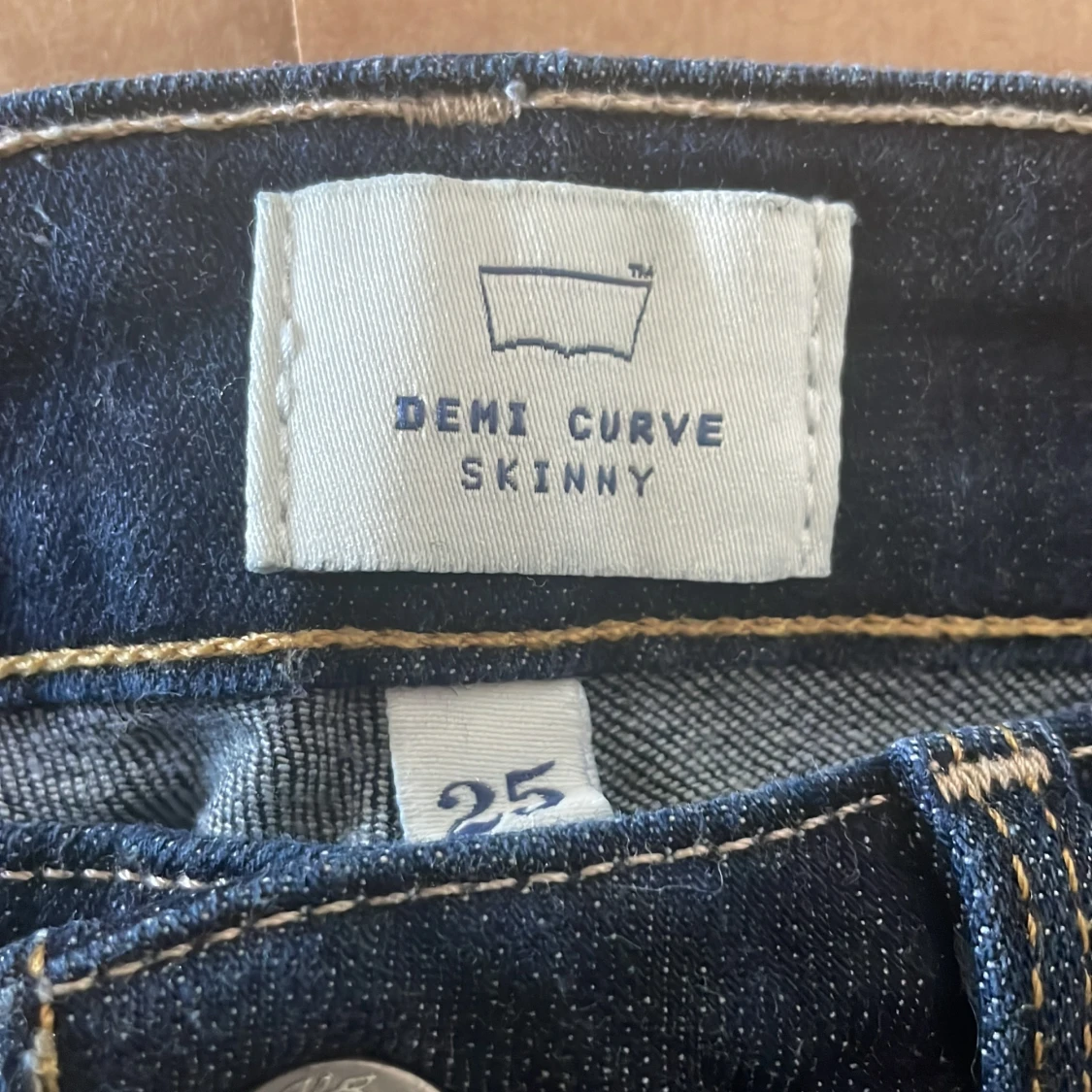 Levis Demi Curve stl 25/32 i nyskick  - 91