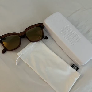 Chimi 05 solglasögon - Hej! Säljer dessa chimi glasögon i modellen 05 coco. Väldigt bra skick 