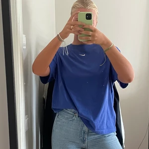 Nike t-shirt - Blå nike T-shirt. Använd 2 gånger dvs i mycket bra skick❤️ Jag är 173 lång. 
