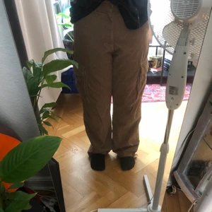 Stora bruna baggy byxor  - Köpte dom online och använder dom inte längre