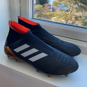 Adidas predator inga snören (Limited edition) - Aldrig använda, köpta i London på adidas event för $360. Köpte till brorsan men de var för små. Storlek UK 9, Europeisk 43 1/3. 