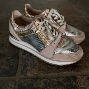 Michael kors skor - Somriga och väldigt bekväma skor i storlek 36