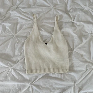 Stickad topp - Fin stickad topp. Verkligen superskönt material! !!!KOLLA MIN BIO INNAN NI SKRIVER T MIG!!!