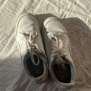 Puma sneakers - Jätte sköna sneakers som passar perfekt till sommarn! Dessa är jätte snygga och förkänar att få användning😜