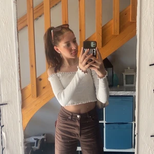 Långärmad topp - Ser inte så skrynklig ut i verkligheten, Börjar tyvärr bli för liten för mig. Annars jättefin. Storlek XS