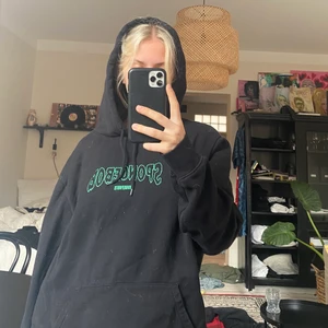 Spongebob hoodie - Cool hoodie med spongebob tryck! Från hm och inte så använd och därför i bra skick❤️😎🫶