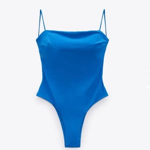 Baddräkt  - Helt ny baddräkt från zara. Lappar är borttagna men aldrig använd. Köpt för 379kr, helt slut på hemsidan. Gratis frakt❤️❤️