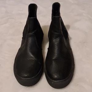 Skor - Bra skick. Köparen står för frakt.