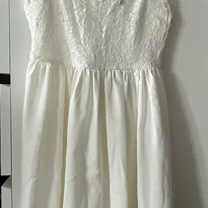 Jättefin vit klänning 