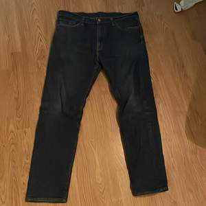 Levis jeans. Jag har använt dom ett fåtal gånger o gillar dom men jag använder dom inte längre. Köpt för ca 1000 och säljs för 225. Storlek W/38 och L/32