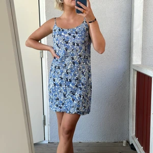 Klänning - Supersöt klänning från weekday! Frakt tillkommer ☺️