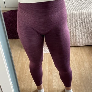2 stycken Pierre Robert leggings  - Säljer två stycken Pierre Robert leggings, i storlek M. Båda två är använda fåtal gånger💕 nypris för en är 399 kr men säljer båda för 100kr för båda! kunden står för frakt!