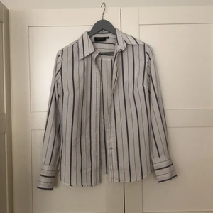 Skjorta - Fin skjorta, strl 38, i bra skick💖