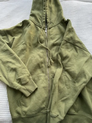 Brandy Melville Cristy Hoodie - Aldrig använd bara provat Köpt för 500kr