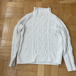 Vit trästickas tröja - I nyskick 