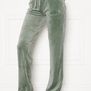 Storlek S 🤍 - Säljer mina juicy för dom går aldrig åt användning (när jag beställde dom fick jag inte med snören)🤍🤍