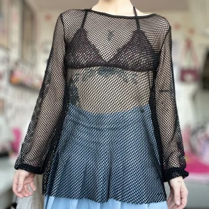 Oversized nättröja - Oversized, längre nättröja från XLNT, märkt storlek 42/44. Använd men fortfarande i bra skick. Frakt tillkommer 💗