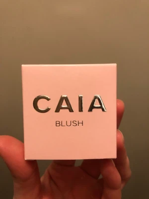 Caia blush  - Säljer nu den här jätte fina blushen då jag av misstag råka klicka hem 2 stycken. I färgen peach sorbet och självklart är den helt oanvänd. 