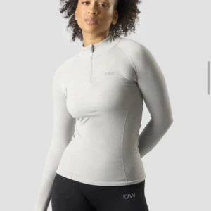 ICIW tröja - Så fin träningströja, endast testad men drog bort lappen så kan tyvärr inte lämna tillbaka 💕 