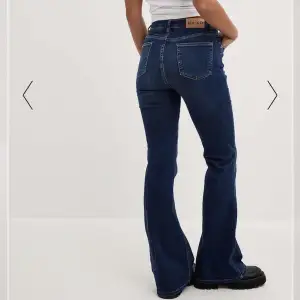 2st par Helt nya bootcut jeans, ena paret endast testat andra är kvar i påsen, säljes då färgen inte stämde överrens med hemsidan och glömde returnera de i tid. Säljes för 300kr styck + frakt.  Nypris: 499 st Kan självklart skicka fler bilder om så önskas