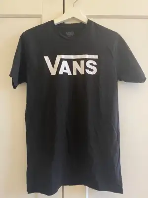 En fin svart t-shirt från Vans.