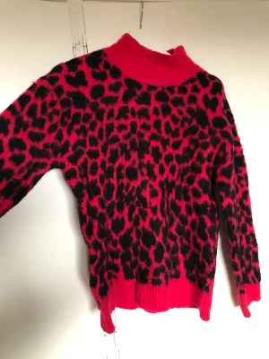 Tröja från NAKD - Använd 1 gång, nyskick. Frakt är inräknat i priset