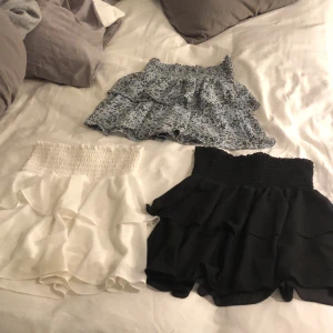 Chelsea kjolar  - INTRESSEKOLL! på mina fina kjolar från Chelsea som är köpta från i somras och är i helt nytt skick!