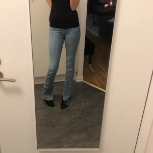 Slits jeans  - verkligen jättefina jeans som är använda 1 gång , så himla snygga jeans som tyvärr är alldeles för små tyvärr 
