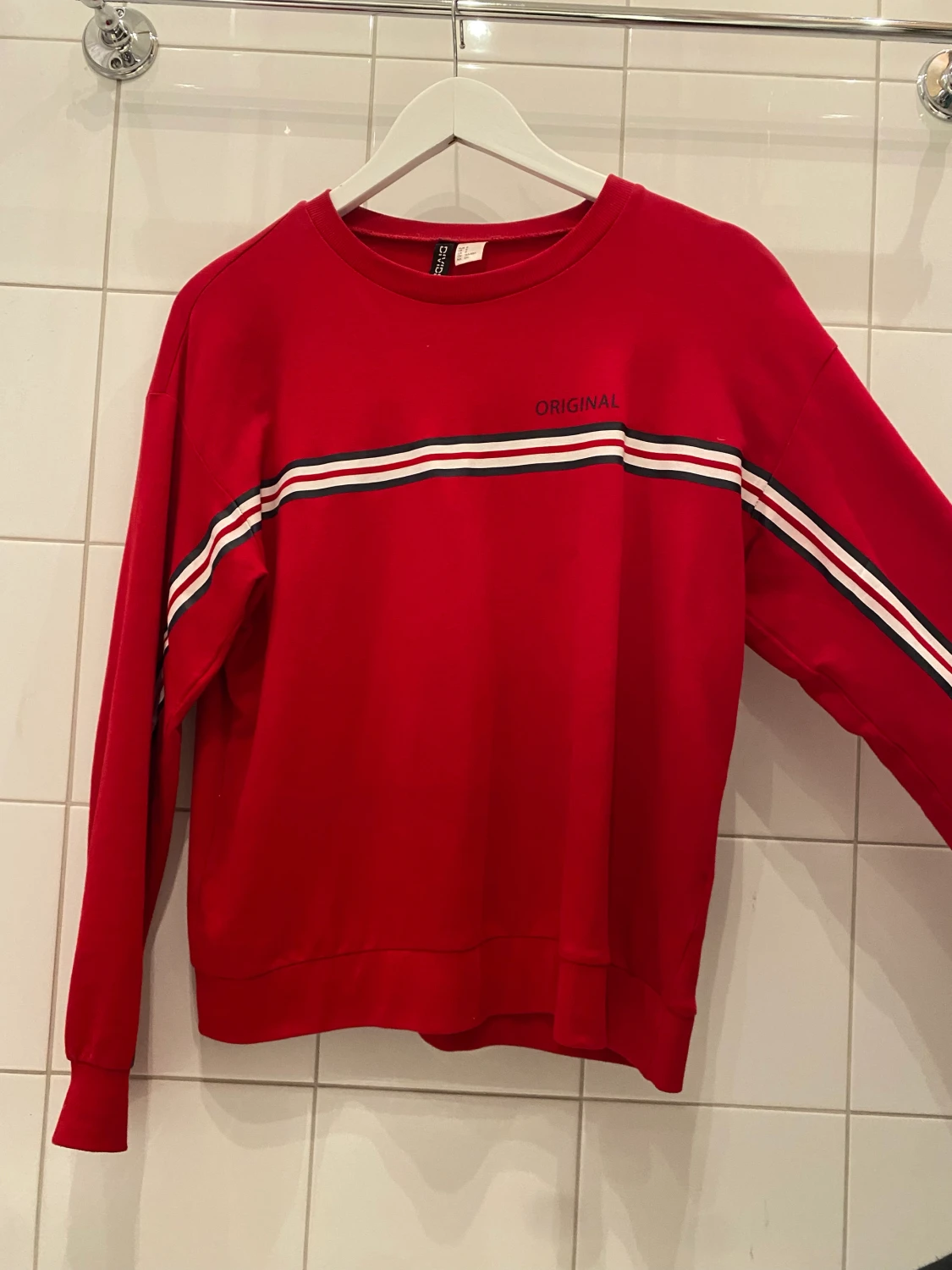 Röd tunn sweater / sweatshirt 