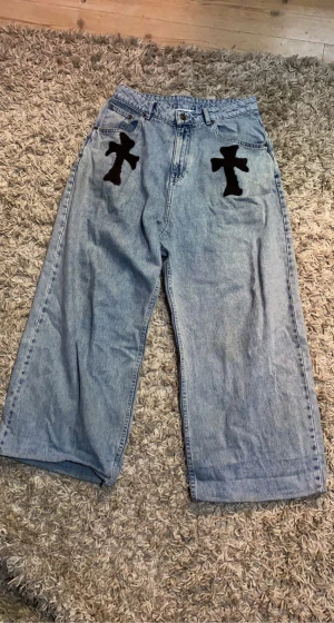 Baggy byxor med kors - Köpta från secondhand 